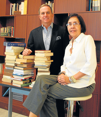 Ricardo Baquerizo, presidente de Expoplaza, y Cecilia Ansaldo, crítica literaria