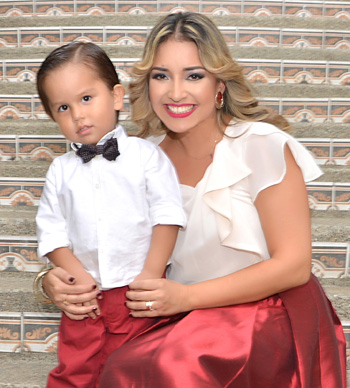 Kristel Álvarez y Thiago (3 años).