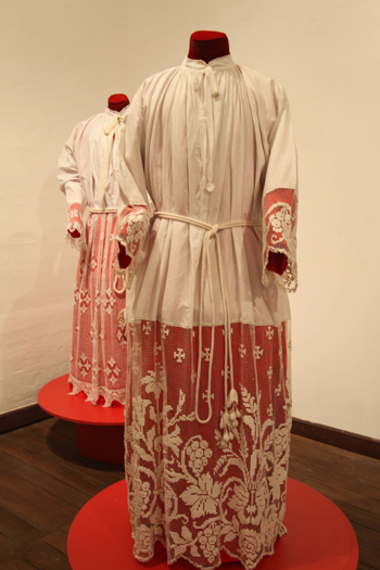 Vestimentas exhibidas en el museo del Carmen Bajo.