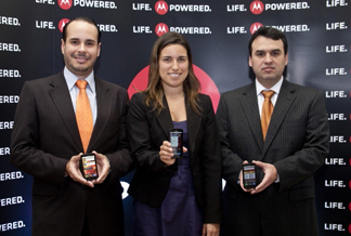 Óscar Mier (i), gerente comercial Ecuador Motorola Mobility, Alessandra Araneta,