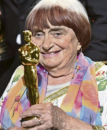 Agnès Varda y su Óscar honorífico recibido este año a sus 89 años.