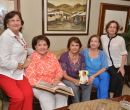 El sábado pasado en una reunión informal, Las Lolitas: Martha Riofrío (i).