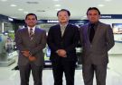 Francisco Rivas, gerente de Marketing; Juil Park, director de Samsung; y Carlos 