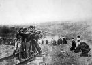 Las tropas austro-húngaras ejecutan a serbios capturados en 1917.