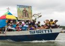 En La Tola y a bordo del Sarita, centenares de fieles de regiones aledañas a la 