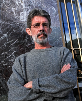 Tomás González, autor de la novela La luz difícil.