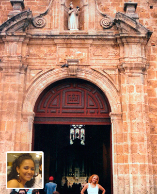 Maricela Gómez en el ingreso del castillo de San Felipe.