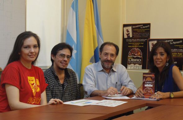 Jaime Rull (Expolibro) junto con Claudia Burga (i), Ariel Varela (ambos de Avart
