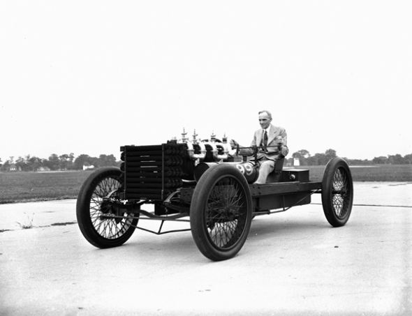 El auto de carreras 999. A bordo H. Ford, en 1904.