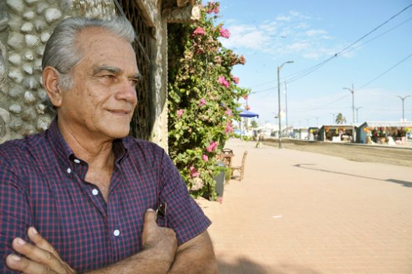 Desde hace 30 años, Miguel Pérez vive en Playas por su clima y tranquilidad.