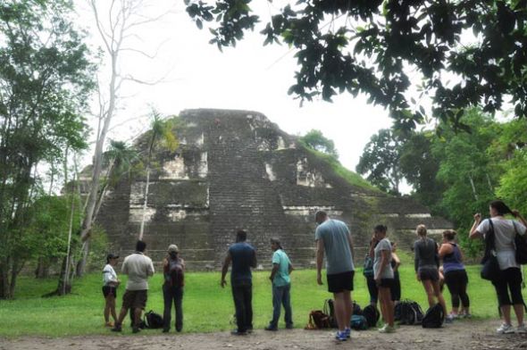 Mundo Perdido. Tikal es el sitio excavado más grande del continente americano.
