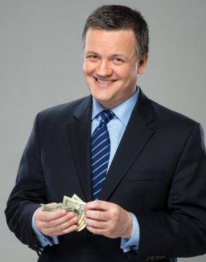 Xavier Serbiá, analista de negocios y presentador del programa CNN Dinero