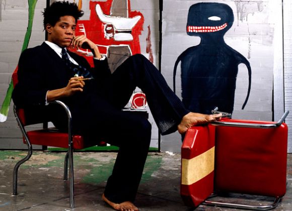 Jean-Michel Basquiat en su estudio (1985)