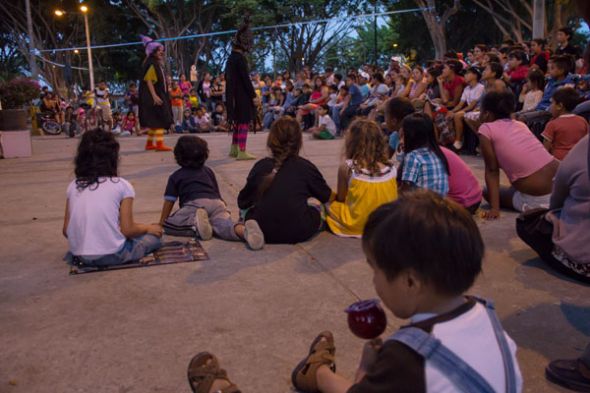 El público en el Festival Entepola 2013 celebrado en el Parque Stella Maris.