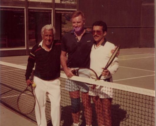 Pancho Segura (i) y Sensación Febres-Cordero (d) jugaron tenis.