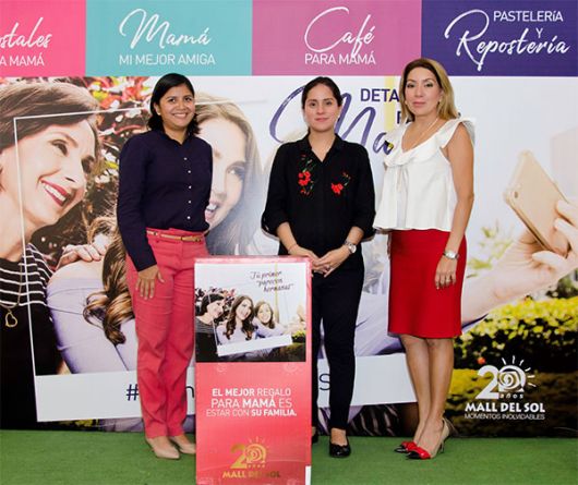 En la foto: Denisse Quinga, jefa de marca Mall del Sol; María Paula Mieles, coor