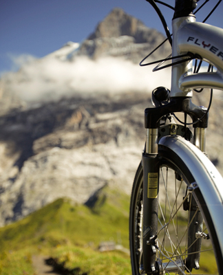 Una bicicleta eléctrica ayuda al ciclista a atravesar el paso de Grosse Scheideg